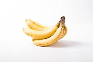 bundel van rijp geel bananen fruit Aan wit achtergrond foto