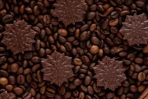 voedsel achtergrond. koffie bonen en chocola snoepjes. foto