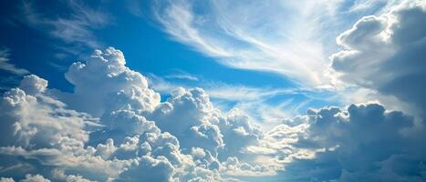 ai gegenereerd majestueus cumulonimbus wolken in een dynamisch lucht. dramatisch lucht met torenhoog wolken, indicatief van veranderen weer patronen en natuurlijk schoonheid foto