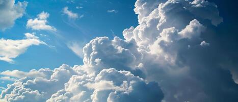 ai gegenereerd majestueus cumulonimbus wolken in een dynamisch lucht. dramatisch lucht met torenhoog wolken, indicatief van veranderen weer patronen en natuurlijk schoonheid foto