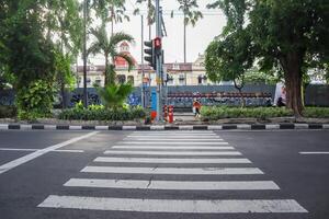 een zebrapad voor voetganger naar kruis. soera, Indonesië - 6 maret 2024 foto