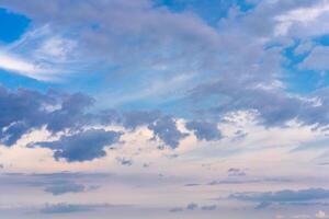 dramatisch wolk lucht achtergrond zwaar regenachtig wolken mooi cloudscape foto