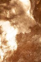 goud chemisch vuil gekleurde water achtergrond dichtbij omhoog foto