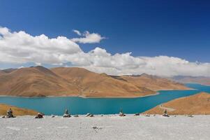 yamdrok heilig meer in tibet foto