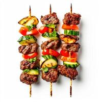 ai gegenereerd vlees vleespen met groenten geïsoleerd Aan wit achtergrond foto