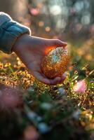 ai gegenereerd kinderen hand- Holding Pasen ei in veld- van bloemen foto