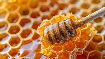 ai gegenereerd bijen Aan honingraat met honing beer achtergrond foto