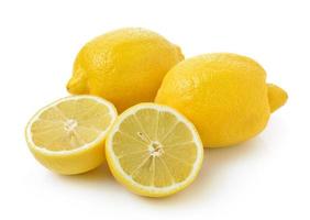 verse citroen geïsoleerd op een witte achtergrond foto