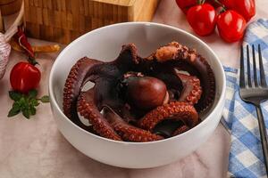gekookt heerlijk Octopus in de kom foto