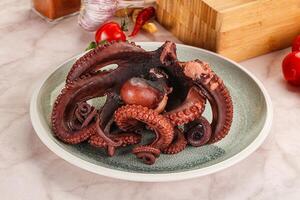 gekookt heerlijk Octopus in de kom foto