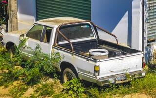 puerto escondido oaxaca Mexico 2023 Mexicaans oppakken vrachtauto auto suv 4x4 uit weg voertuigen Mexico. foto