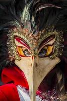 Venetië, Italië, 10 februari 2013 - niet-geïdentificeerde persoon met Venetiaans Carnaval-masker in Venetië, Italië. in 2013 wordt het gehouden van 26 januari tot 12 februari foto