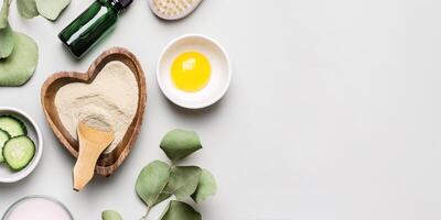 natuurlijk ingrediënten collageen, dooier en eucalyptus voor eigengemaakt cosmetica. diy schoonheidsmiddelen en spa concept, banier formaat foto