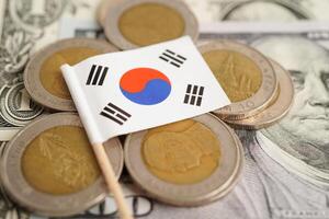 zuiden Korea vlag Aan munten achtergrond, financiën en boekhouding, bank concept. foto