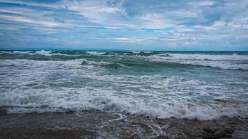 een fragment van de oud stad- van sozopol, bulgarije. de zee na de regen foto