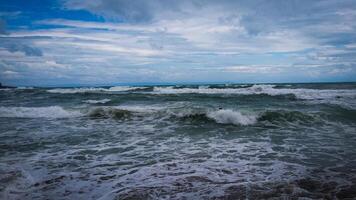 een fragment van de oud stad- van sozopol, bulgarije. de zee na de regen foto