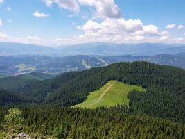 gorganisch - berg reeks in western oekraïne uitzicht naar syniak monteren foto