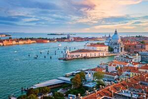 visie van Venetië lagune en de kerstman Maria della groet kerk. Venetië, Italië foto