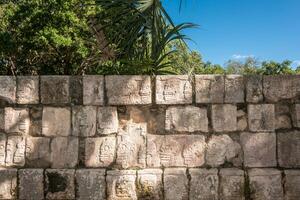 tzompantli Bij chichen itza foto