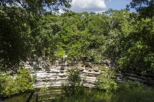 heilig cenote Bij chichen itza foto