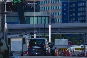 een verkeer jam van de stad kruispunt Bij de bedrijf stad- in tokyo lang schot foto