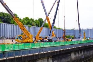 kranen Bij de onder bouw in tokyo foto