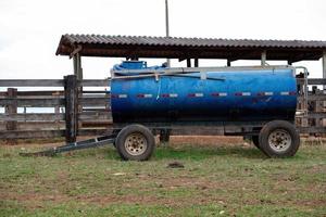 itaja, goias, brazilië - 10 15 2021 watertransport vliegertank foto