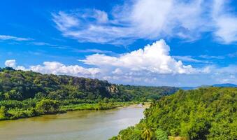 tropisch rivier- meer water in puerto escondido Mexico. foto