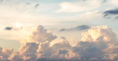 geel wolk scape achtergrond Bij zonsopkomst tijd foto