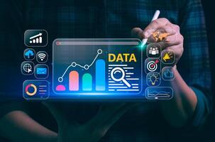 digitaal informatie afzet hefbomen technologie en digitaal platformen naar ontmoeten klant behoeften, creëren modern en effectief ervaringen. het maakt gebruik van digitaal gegevens naar verbeteren afzet activiteiten. foto