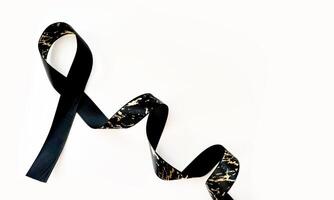 raster versie. wit banier met kanker bewustzijn realistisch zwart lintje. ontwerp sjabloon met geïsoleerd lint foto