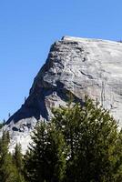 lembert koepel yosemite Californië tegen blauw lucht foto