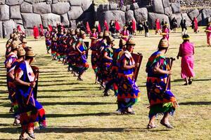 cusco, Peru, 2015 - inti straalmi festival zuiden Amerika mannen kostuum foto