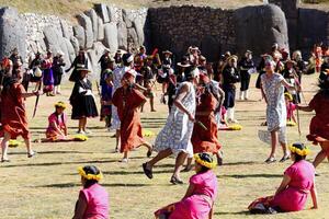 cusco, Peru, 2015 - mannen en Dames in traditioneel kostuum inti straalmi festival zuiden Amerika foto