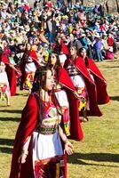 cusco, Peru, 2015 - Dames in traditioneel kostuum inti straalmi festival zuiden Amerika foto