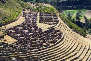 cusco, Peru, 2015 - inca ruïnes met steen muren en terrassen Peru foto