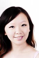 glimlachen portret Chinese Amerikaans vrouw wit achtergrond foto