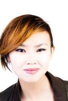 portret aantrekkelijk Aziatisch Amerikaans vrouw kort haar- foto