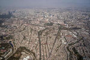 luchtfoto landschap van mexico-stad vanuit het vliegtuig foto