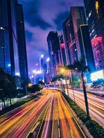 straat verkeer in hong Kong Bij nacht foto