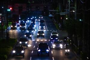 een nacht verkeer jam Bij de downtown straat in tokyo lang schot foto