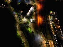 antenne nacht visie van verlichte centraal aylesbury stad- van Engeland Verenigde koninkrijk. april 1e, 2024 foto