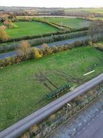 hoog hoek visie van park en rijden bus station Bij doornheuvel oxfordshire Engeland Verenigde koninkrijk gedurende zonsopkomst. maart 23e, 2024 foto