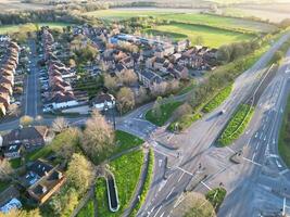 hoog hoek visie van park en rijden bus station Bij doornheuvel oxfordshire Engeland Verenigde koninkrijk gedurende zonsopkomst. maart 23e, 2024 foto