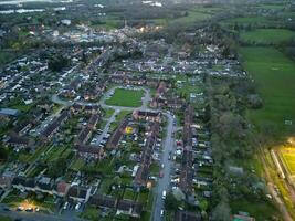 hoog hoek visie van hazenveld stad- Londen, uxbridge, Engeland. Verenigde koninkrijk gedurende zonsondergang. april 3e, 2024 foto