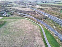 hoog hoek visie van Brits wegen gedurende zonsopkomst ochtend- in de buurt Oxford stad, Oxfordshire, Engeland Verenigde koninkrijk. maart 23e, 2024 foto