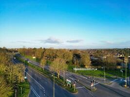 hoog hoek visie van park en rijden bus station Bij doornheuvel oxfordshire Engeland Verenigde koninkrijk gedurende zonsopkomst. maart 23e, 2024 foto