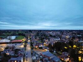 hoog hoek visie van verlichte centraal harpenden stad- van Engeland gedurende nacht. Verenigde koninkrijk. maart 16e, 2024 foto