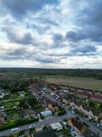 hoog hoek visie van hazenveld stad- Londen, uxbridge, Engeland. Verenigde koninkrijk gedurende zonsondergang. april 3e, 2024 foto