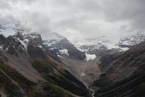 antenne visie van de zes gletsjer duidelijk pad, meer Louise, Canada. foto